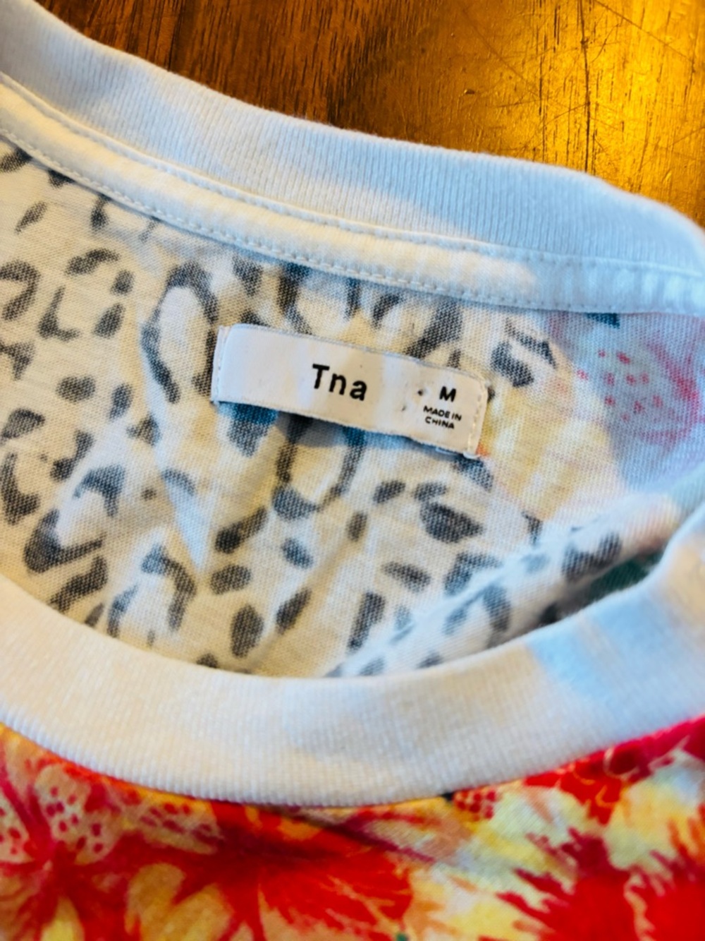🌺 TNA Aritzia Floral & Leopard Print Tee – Size M 🌺 - Picture 3 of 8